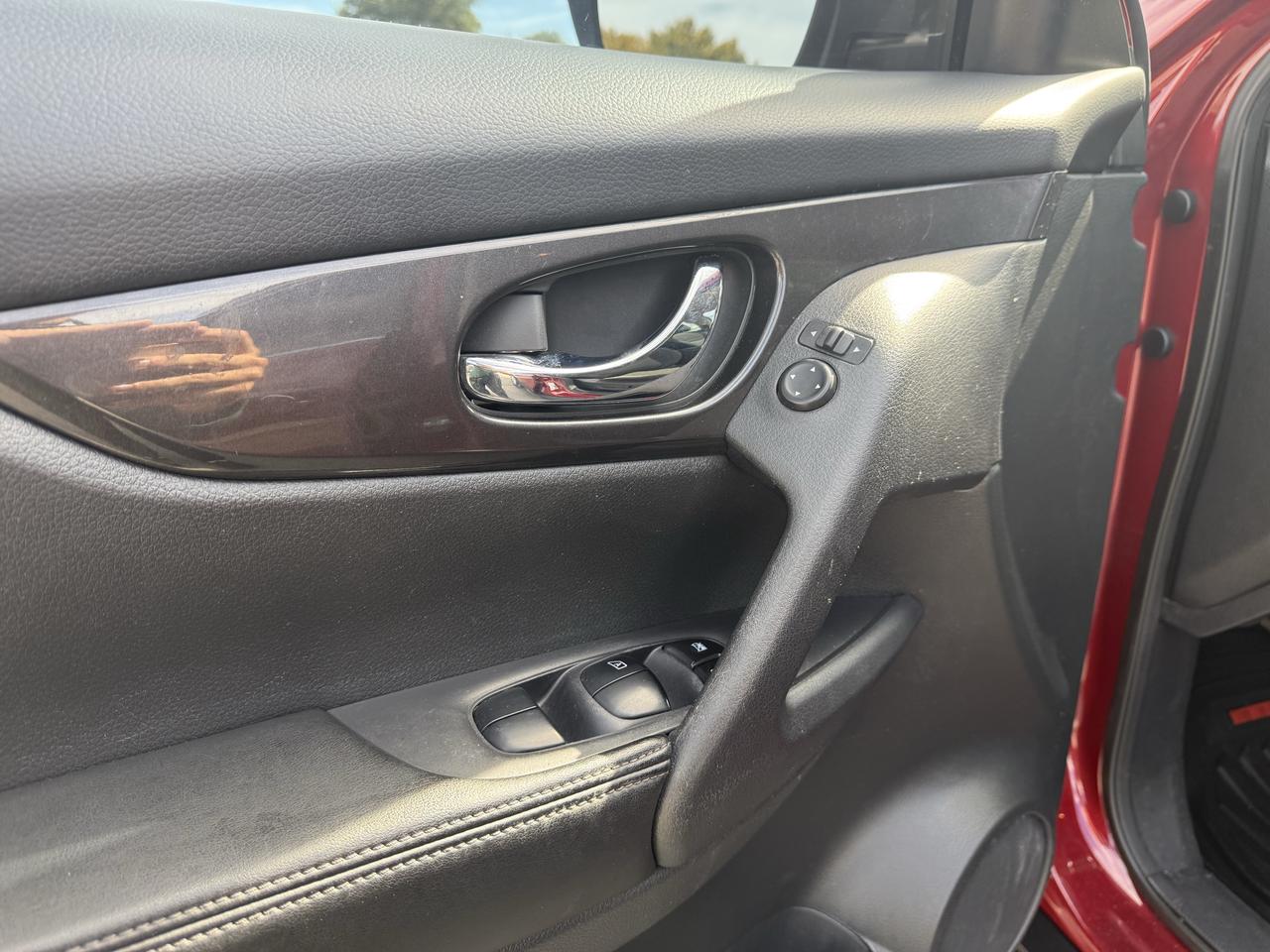 2019 Nissan Rogue SV Photo