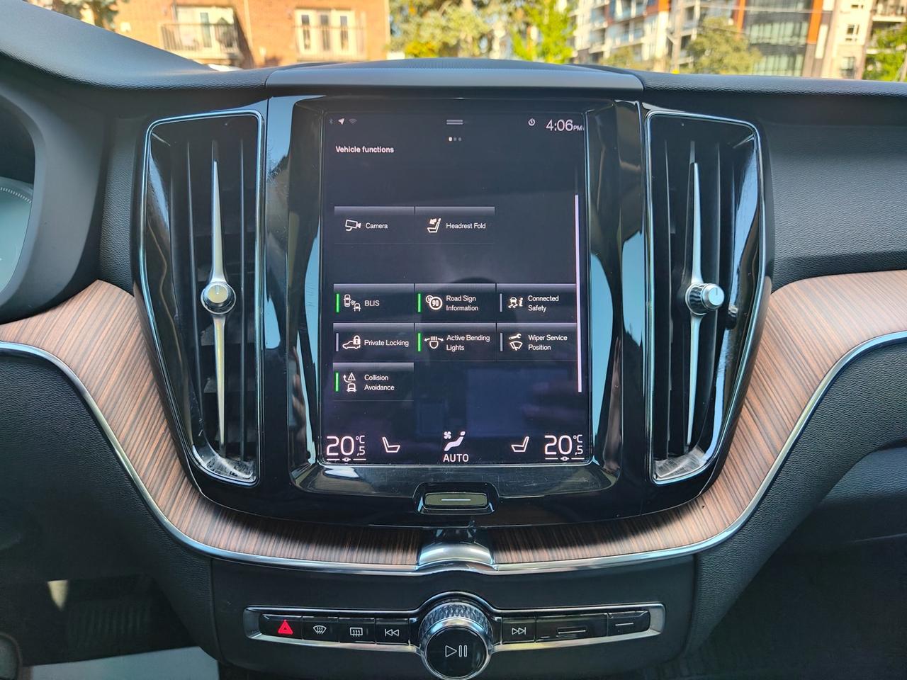 2021 Volvo XC60 T8 RECHARGE INSCRIPTION Expression Photo