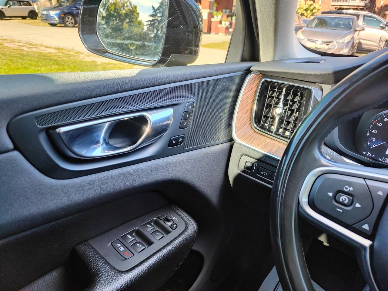 2021 Volvo XC60 T8 RECHARGE INSCRIPTION Expression Photo