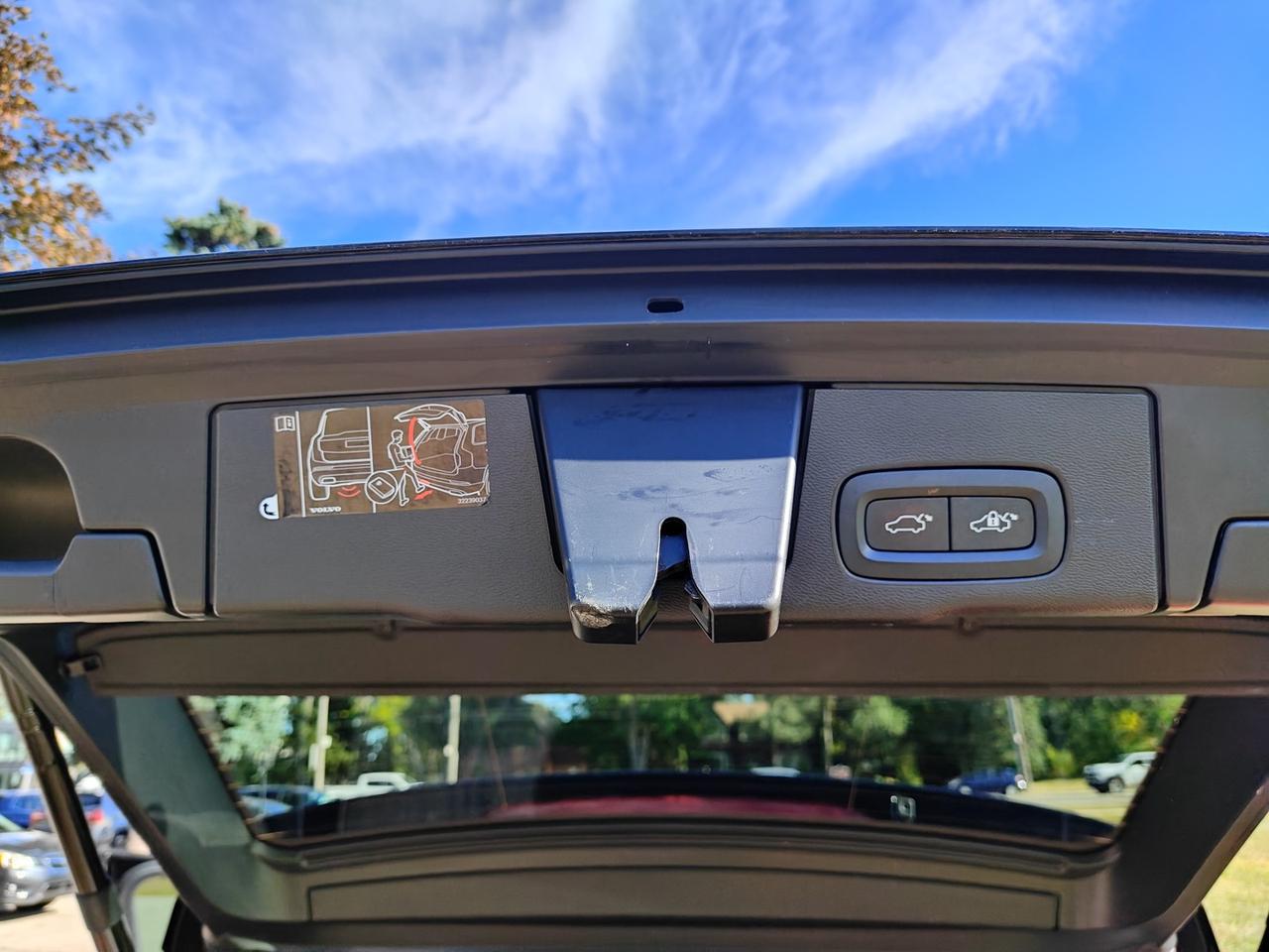 2021 Volvo XC60 T8 RECHARGE INSCRIPTION Expression Photo