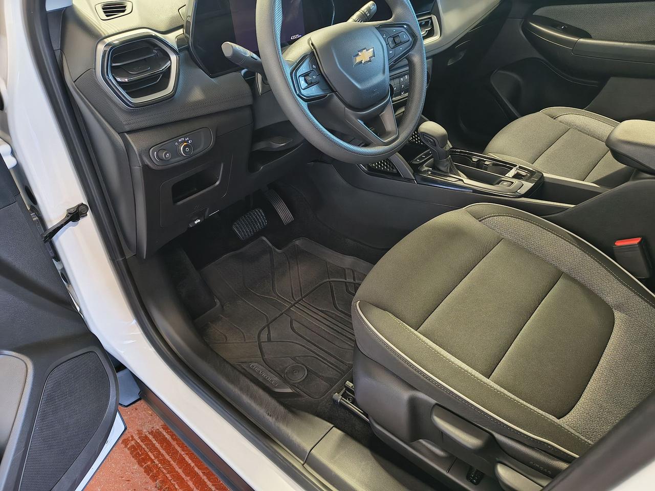 2025 Chevrolet TrailBlazer LS Photo0
