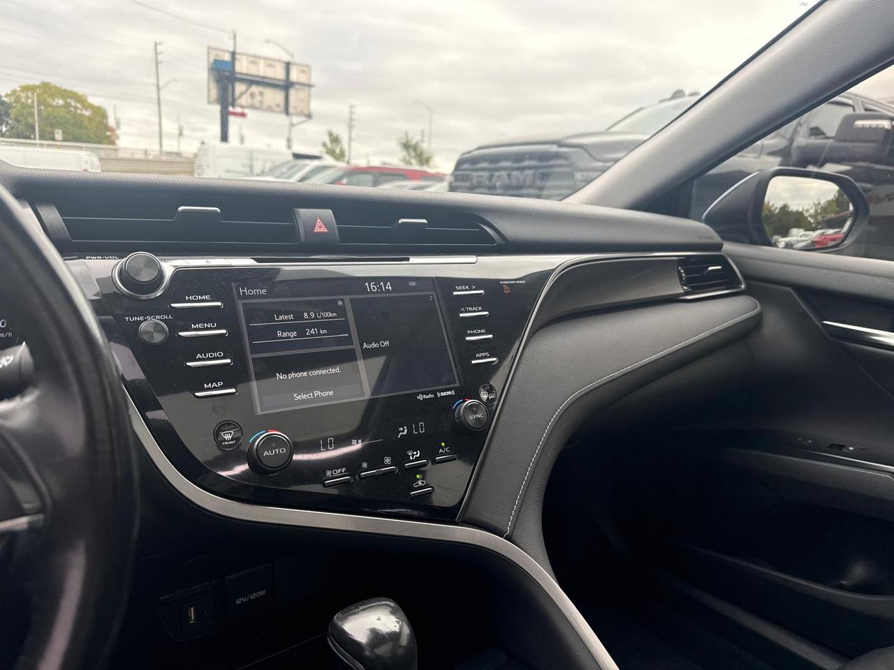 2019 Toyota Camry XSE / LEATHER / PANO ROOF / HTD SEATS / BLINDSPOT Photo