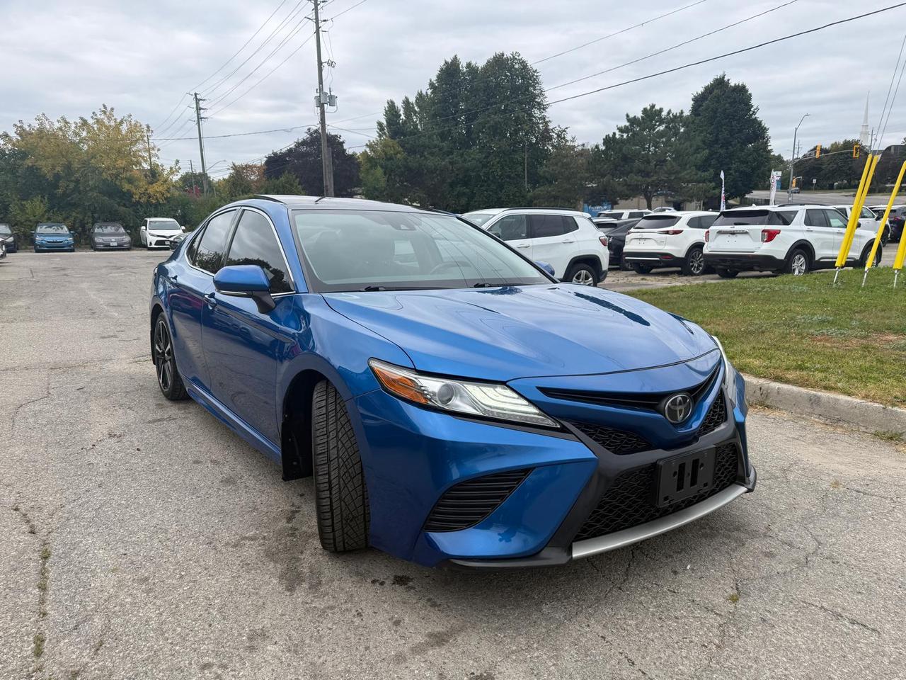 2019 Toyota Camry XSE / LEATHER / PANO ROOF / HTD SEATS / BLINDSPOT Photo3