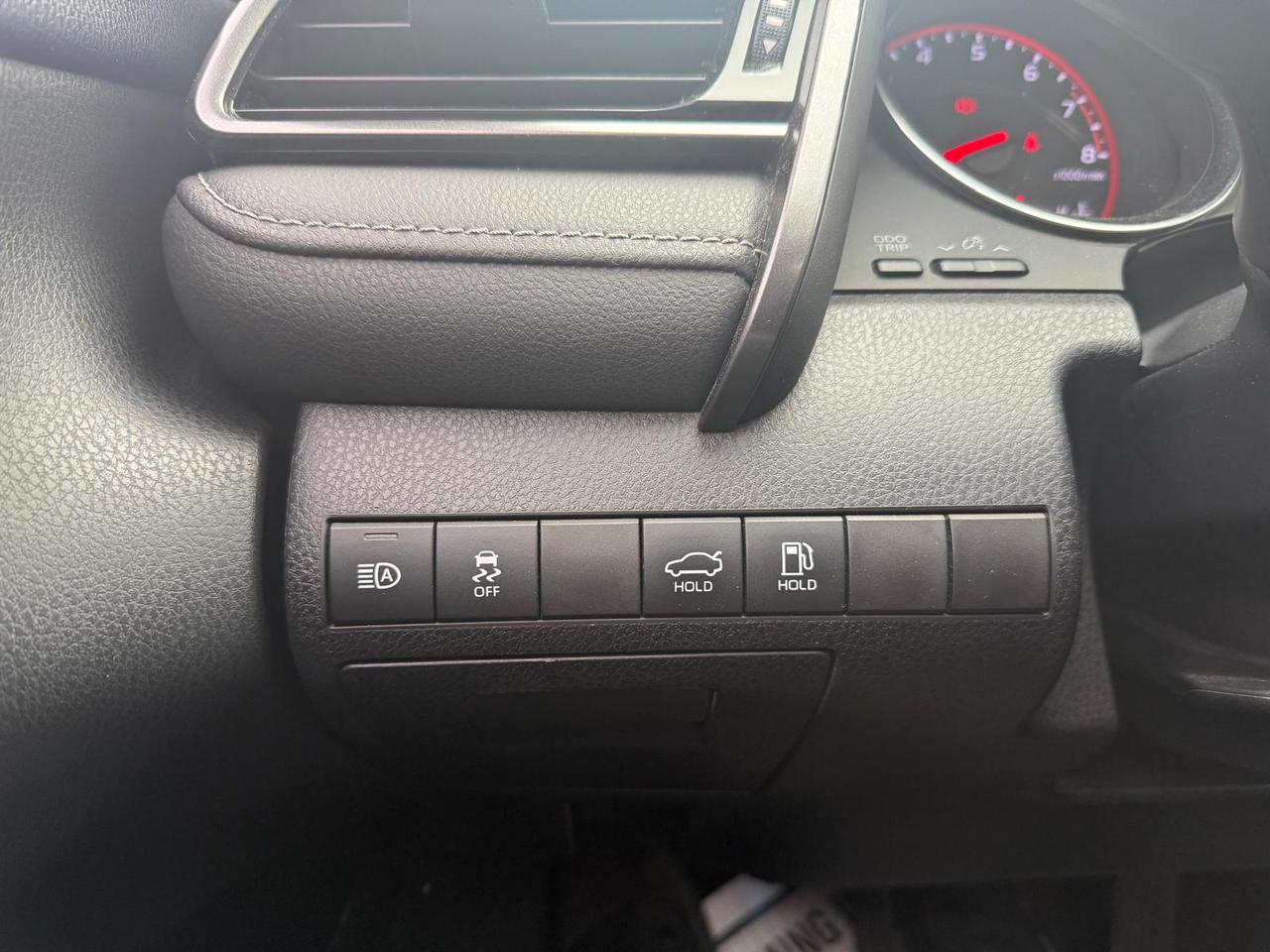 2019 Toyota Camry XSE / LEATHER / PANO ROOF / HTD SEATS / BLINDSPOT Photo