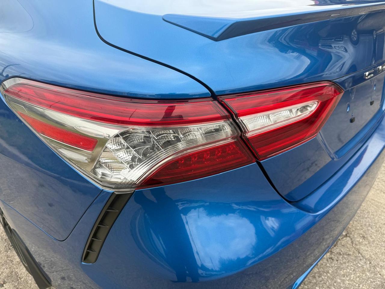 2019 Toyota Camry XSE / LEATHER / PANO ROOF / HTD SEATS / BLINDSPOT Photo