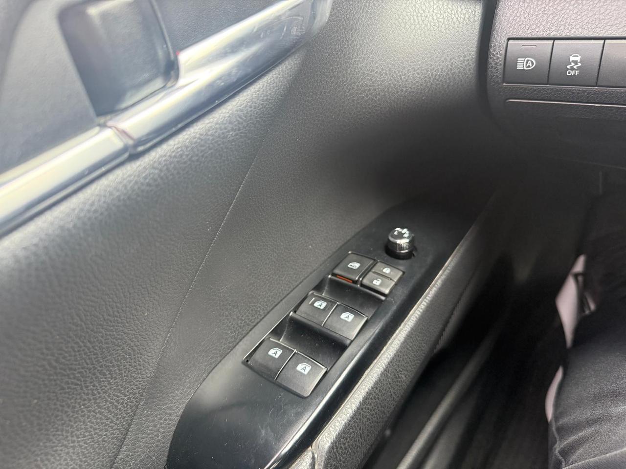 2019 Toyota Camry XSE / LEATHER / PANO ROOF / HTD SEATS / BLINDSPOT Photo