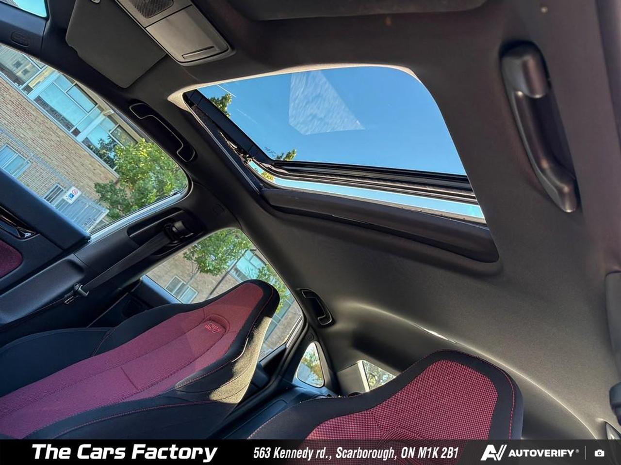2022 Honda Civic SI Sedan 6MT Apple CarPlay / Camera /  Loaded! Photo