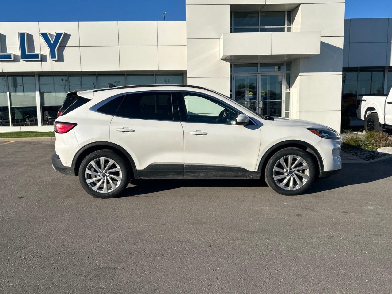 2022 Ford Escape Titanium Hybrid AWD Photo1