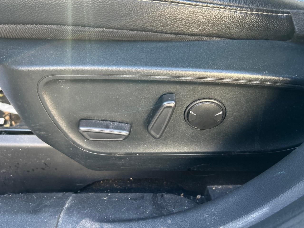 2022 Ford Escape Titanium Hybrid AWD Photo