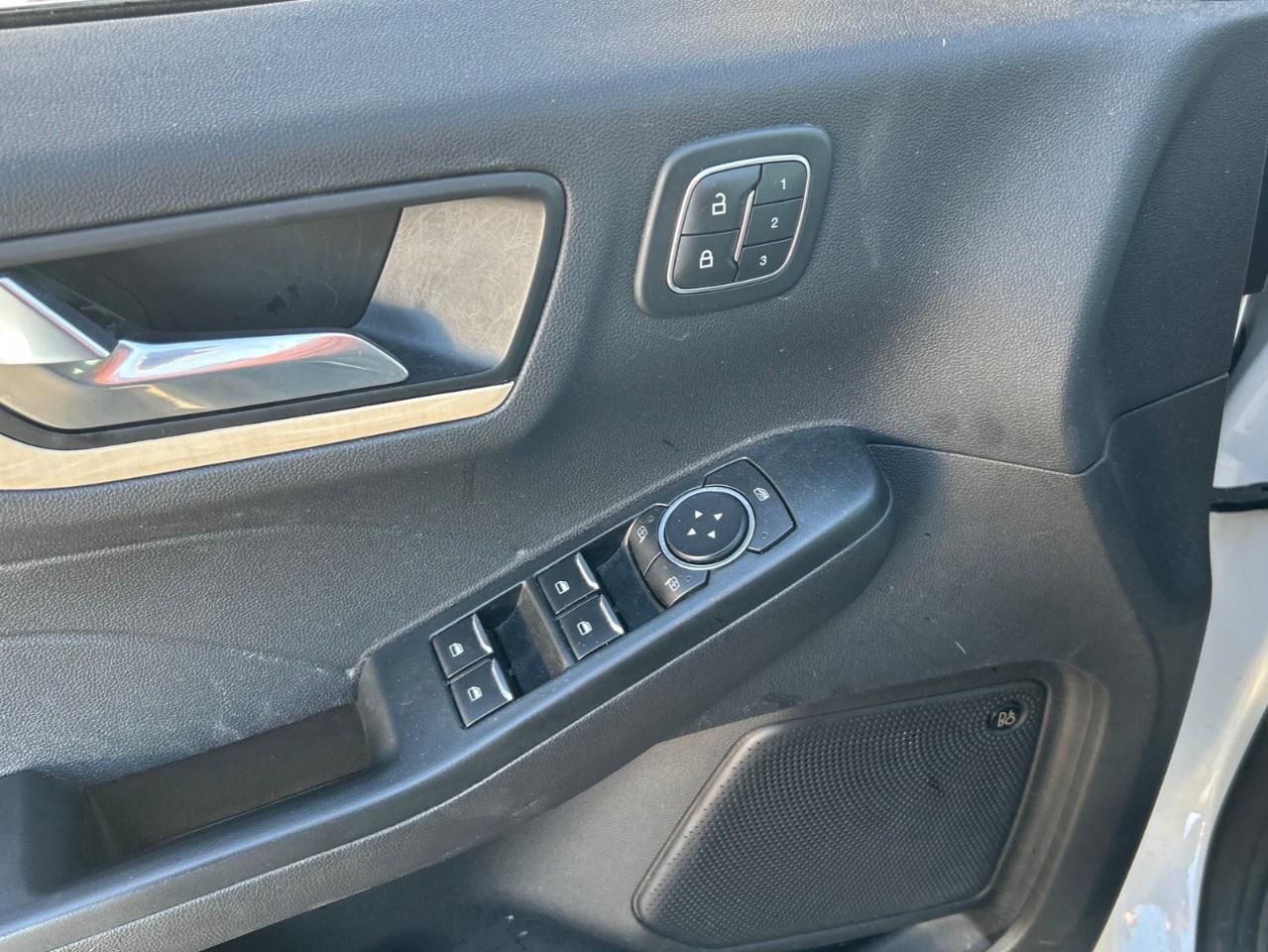 2022 Ford Escape Titanium Hybrid AWD Photo