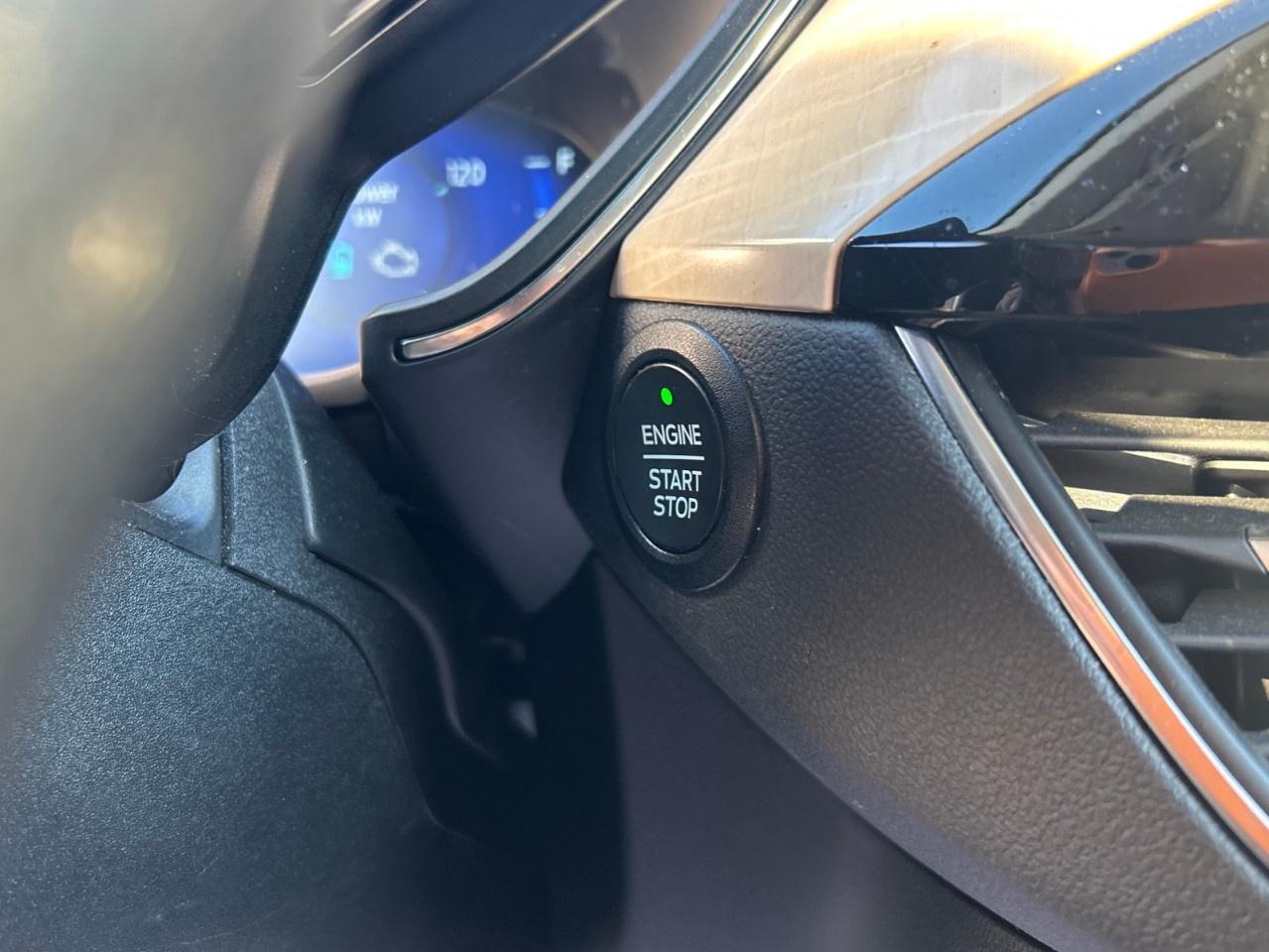 2022 Ford Escape Titanium Hybrid AWD Photo