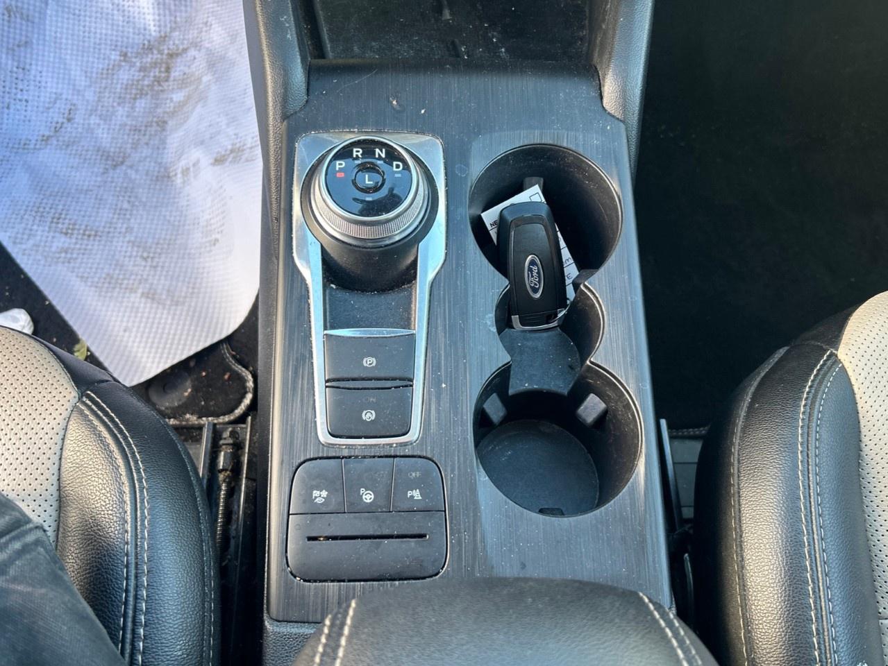 2022 Ford Escape Titanium Hybrid AWD Photo