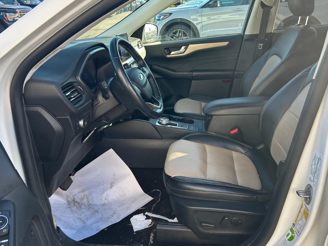 2022 Ford Escape Titanium Hybrid AWD Photo