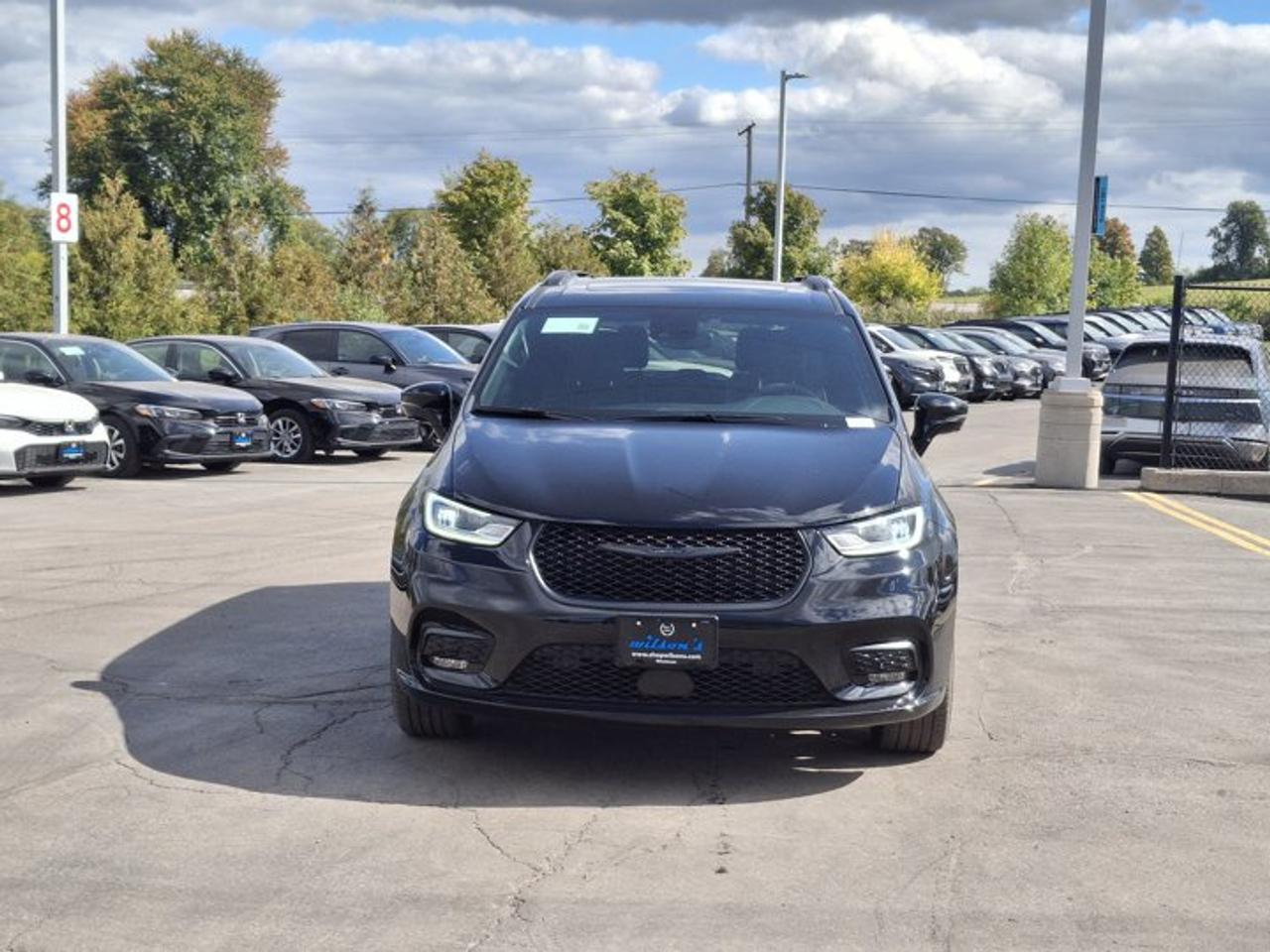 2026 Chrysler Pacifica Limited AWD | DVD | FamCam | Sunroof | Leather | Nav | Adaptive Cruise | Power Sliding Doors & More! Photo