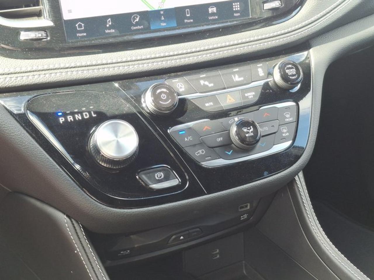 2026 Chrysler Pacifica Limited AWD | DVD | FamCam | Sunroof | Leather | Nav | Adaptive Cruise | Power Sliding Doors & More! Photo