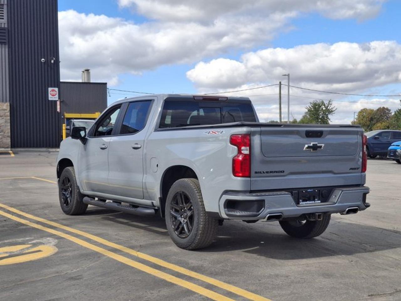 2024 Chevrolet Silverado 1500 RST Crew 4X4 | 6.2L | Leather | Sunroof | Max Trailer Pkg | Active Exhaust | 360 Camera and More ! Photo