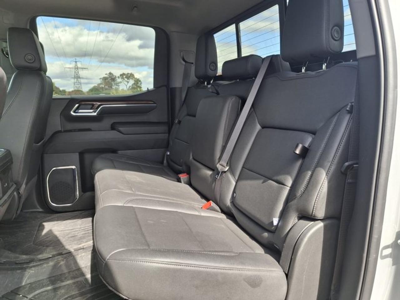 2024 Chevrolet Silverado 1500 RST Crew 4X4 | 6.2L | Leather | Sunroof | Max Trailer Pkg | Active Exhaust | 360 Camera and More ! Photo
