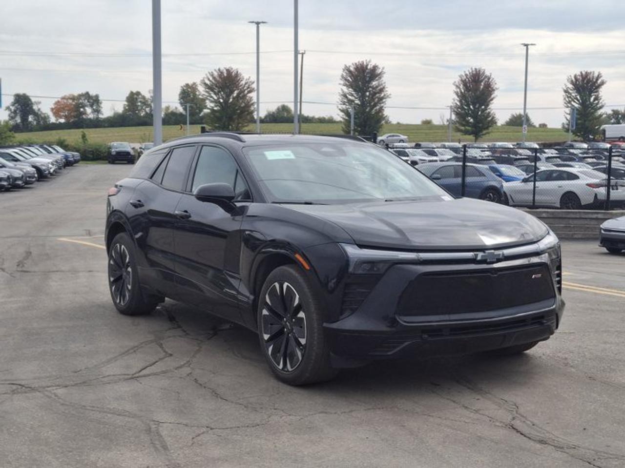 2024 Chevrolet Blazer EV eAWD RS | Leather | Navi | Heated Seats + Steering | Power Liftgate | Adaptive Cruise | and More ! Photo