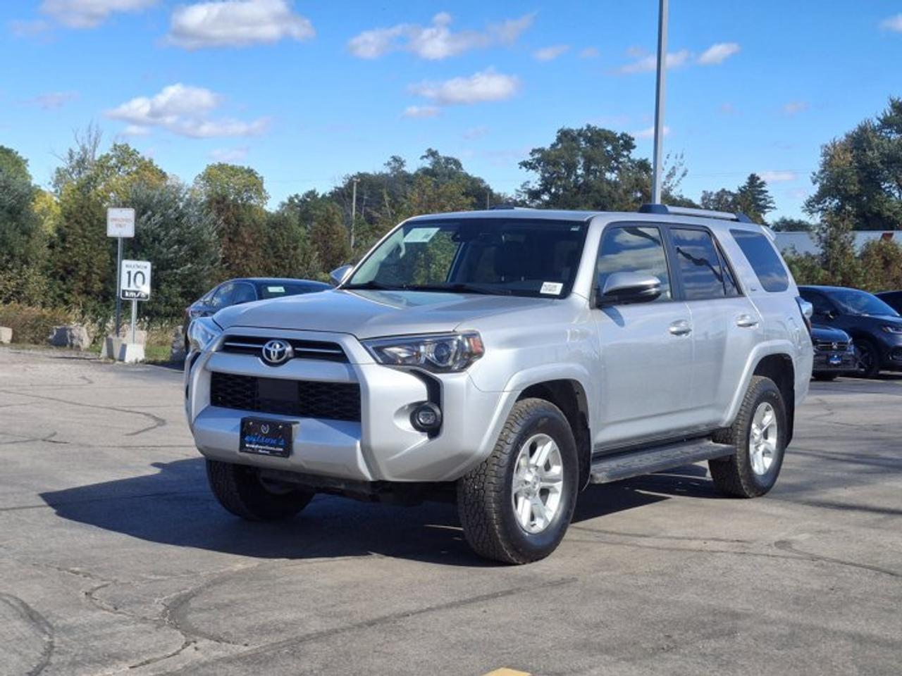 2023 Toyota 4Runner SR5 4x4 | 7 Passenger | Leather | Sunroof | Heated Seats + Steering | Power Seats | and More ! Photo5