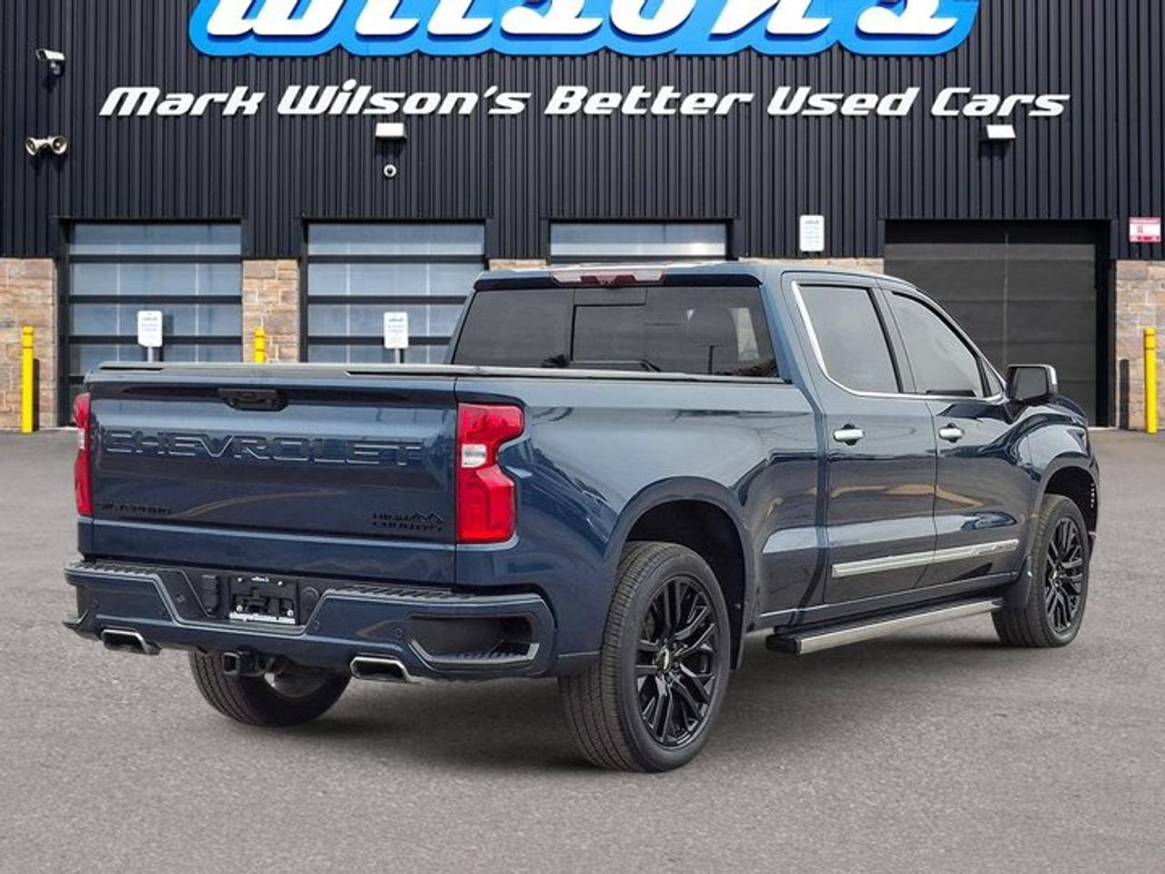 2022 Chevrolet Silverado 1500 High Country Crew 4X4 | 6.5' Box | 6.2L | 22'' Wheels | HUD | Leather | Sunroof | Nav | and More ! Photo
