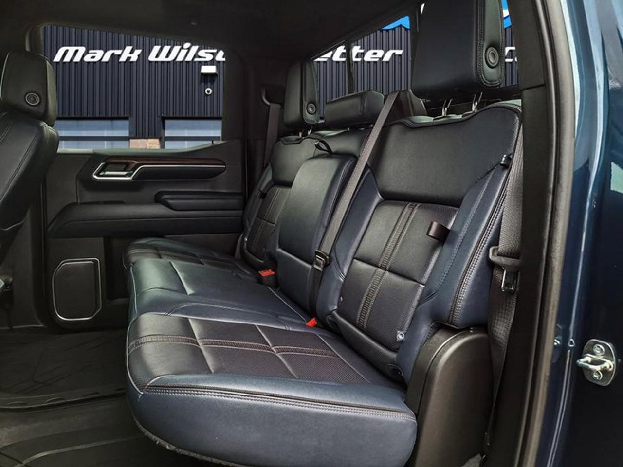 2022 Chevrolet Silverado 1500 High Country Crew 4X4 | 6.5' Box | 6.2L | 22'' Wheels | HUD | Leather | Sunroof | Nav | and More ! Photo