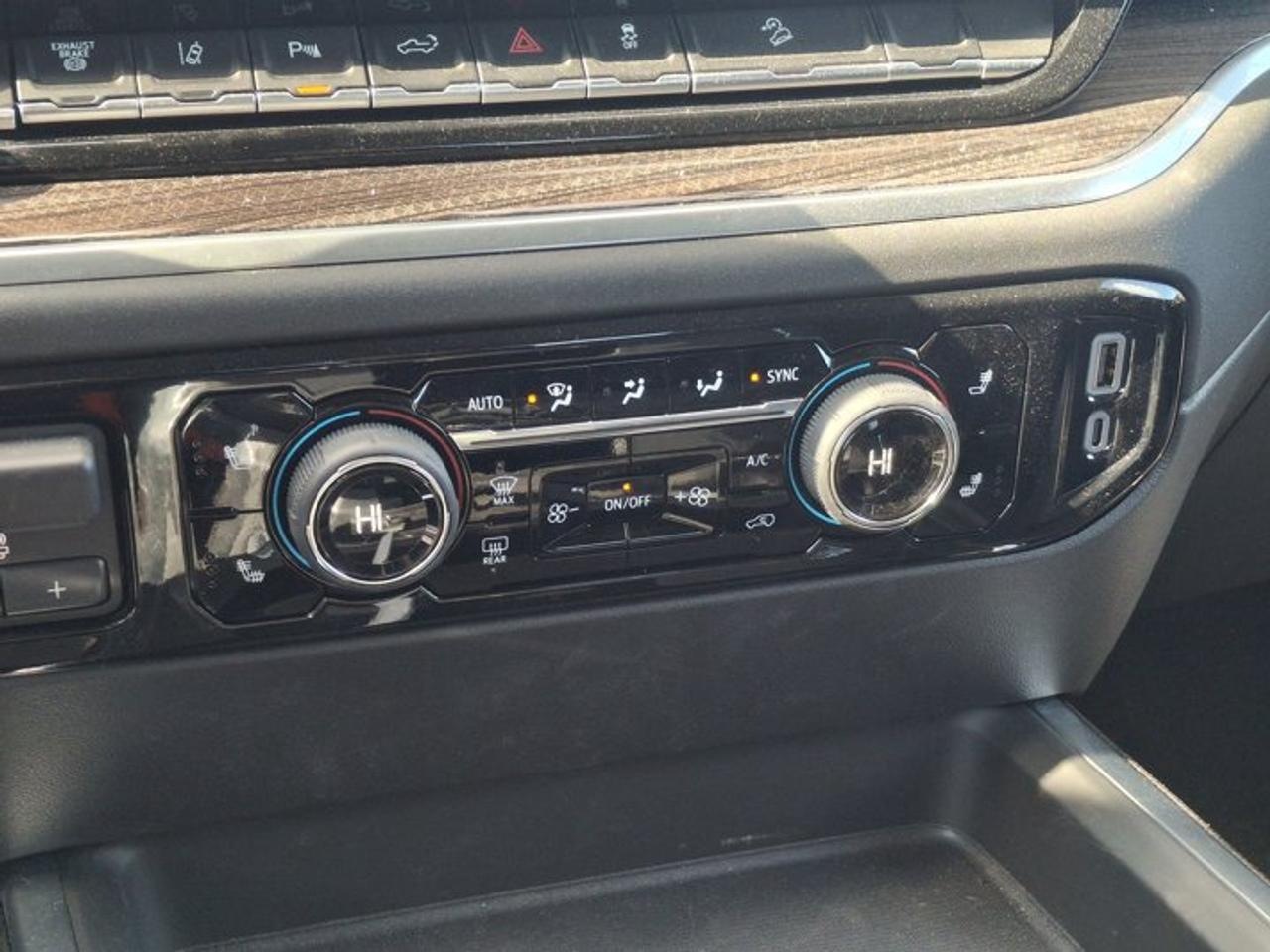 2026 Chevrolet Silverado 2500 HD LT Crew 4X4 | Diesel | Trail Boss | Z71 | 360 Camera | Heated Wheel + Seats | Remote Start and More! Photo