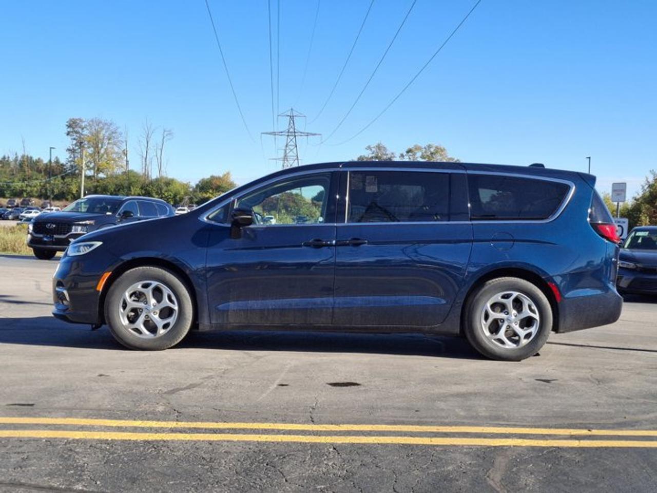 2024 Chrysler Pacifica Limited | Leather | Sunroof | Nav | Cooled + Heated Seats | Heated Wheel | Adaptive Cruise and More! Photo1