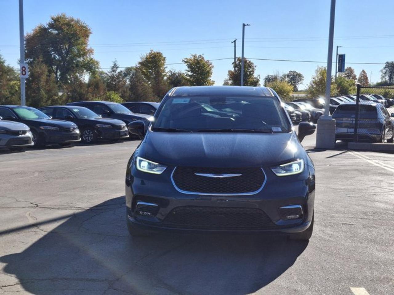 2024 Chrysler Pacifica Limited | Leather | Sunroof | Nav | Cooled + Heated Seats | Heated Wheel | Adaptive Cruise and More! Photo