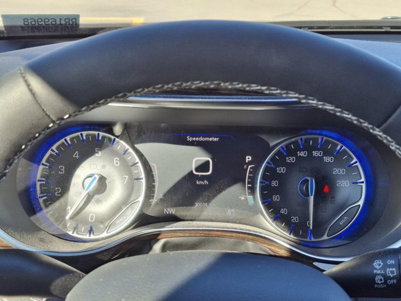 2024 Chrysler Pacifica Limited | Leather | Sunroof | Nav | Cooled + Heated Seats | Heated Wheel | Adaptive Cruise and More! Photo