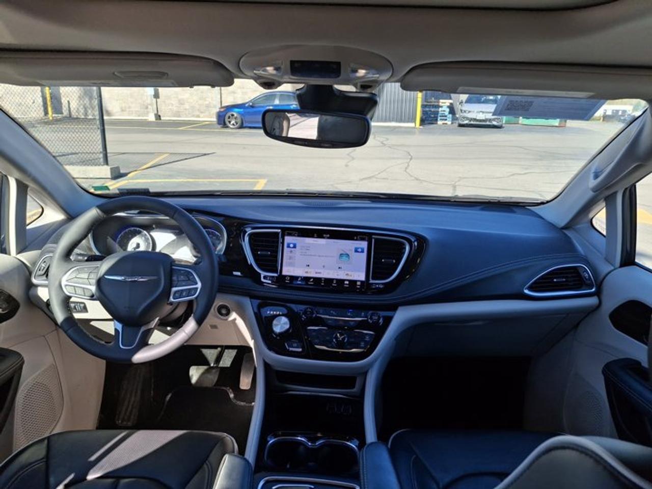 2024 Chrysler Pacifica Limited | Leather | Sunroof | Nav | Cooled + Heated Seats | Heated Wheel | Adaptive Cruise and More! Photo