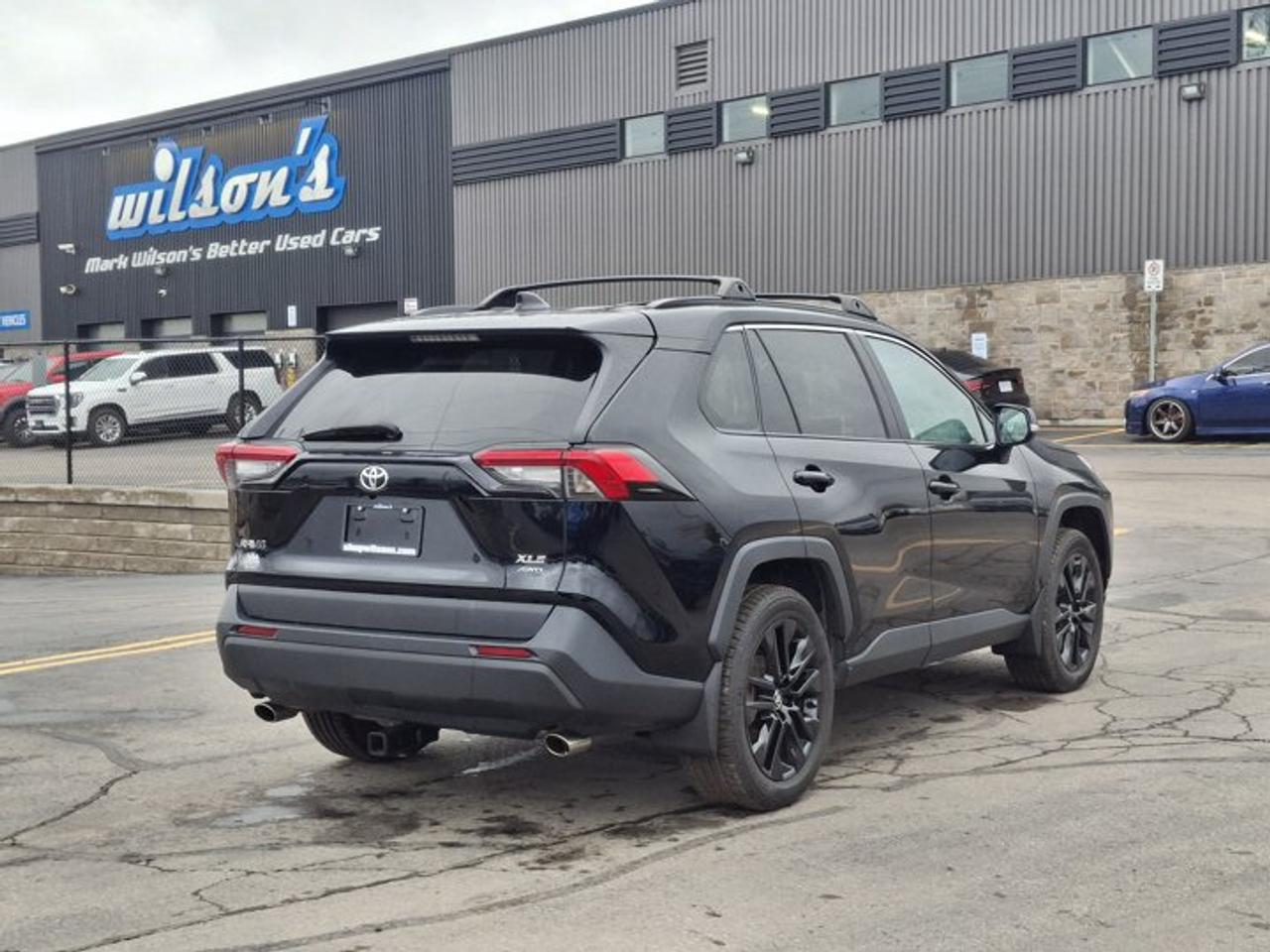2021 Toyota RAV4 XLE Premium AWD | Leather | Sunroof | Heated Seats + Steering | Radar Cruise | Carplay & More ! Photo