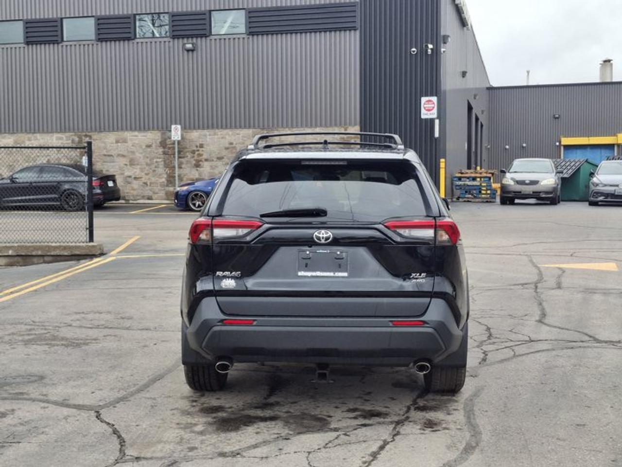 2021 Toyota RAV4 XLE Premium AWD | Leather | Sunroof | Heated Seats + Steering | Radar Cruise | Carplay & More ! Photo