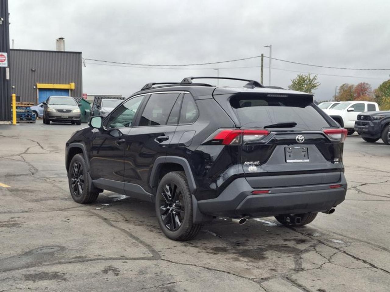 2021 Toyota RAV4 XLE Premium AWD | Leather | Sunroof | Heated Seats + Steering | Radar Cruise | Carplay & More ! Photo
