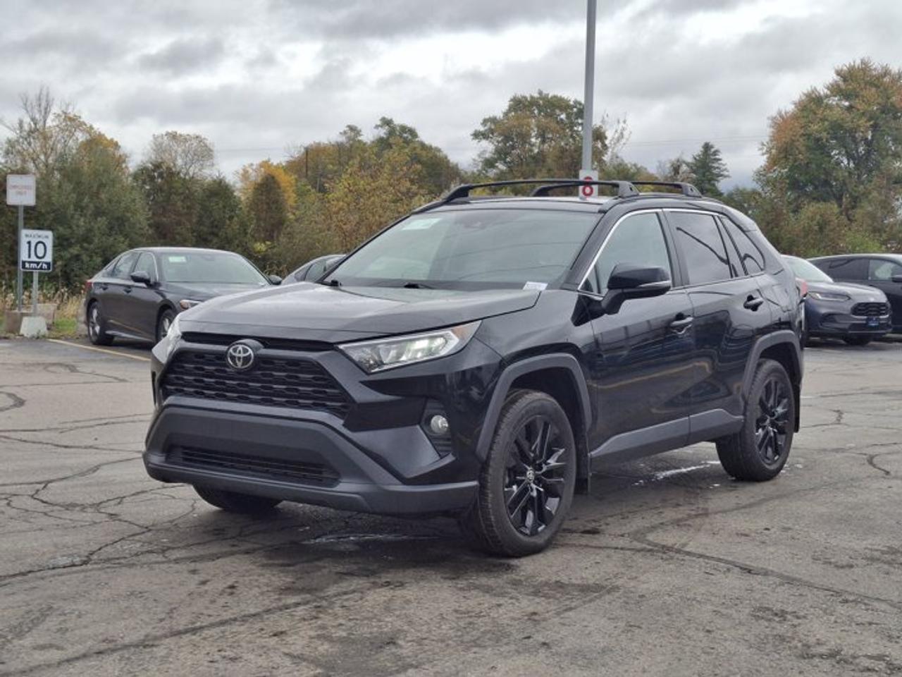 2021 Toyota RAV4 XLE Premium AWD | Leather | Sunroof | Heated Seats + Steering | Radar Cruise | Carplay & More ! Photo
