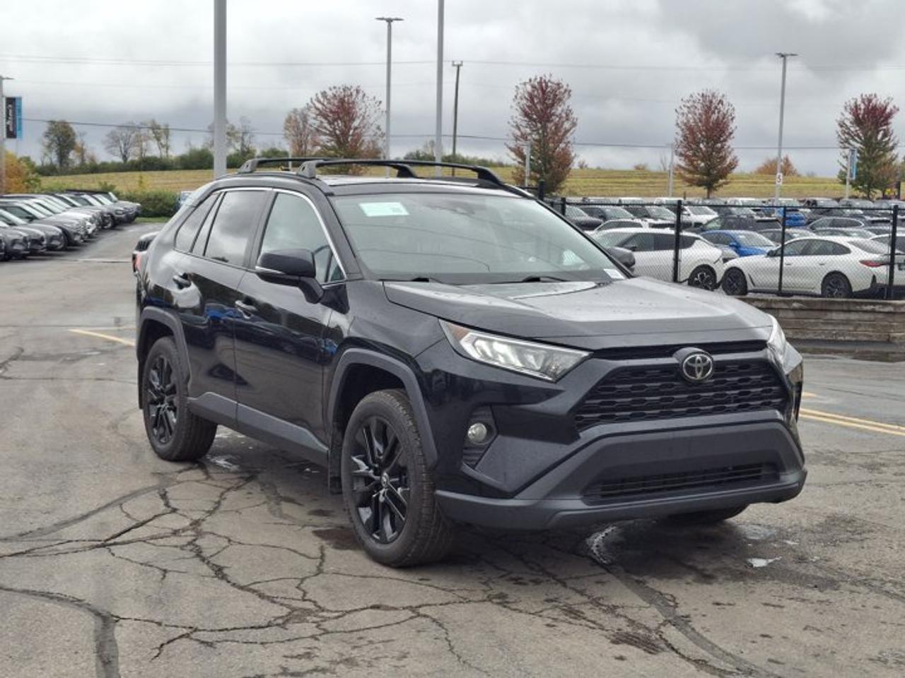 2021 Toyota RAV4 XLE Premium AWD | Leather | Sunroof | Heated Seats + Steering | Radar Cruise | Carplay & More ! Photo