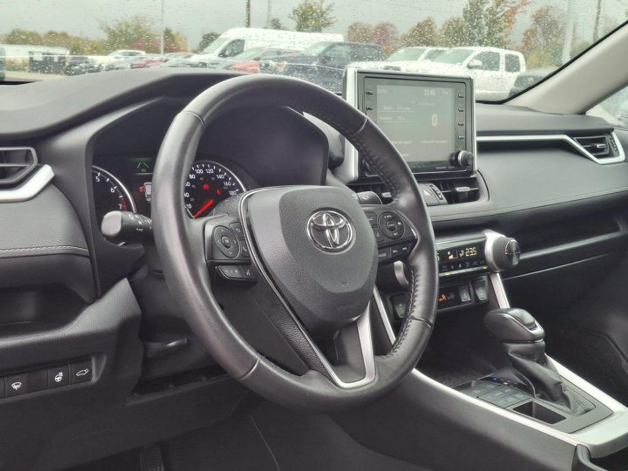 2021 Toyota RAV4 XLE Premium AWD | Leather | Sunroof | Heated Seats + Steering | Radar Cruise | Carplay & More ! Photo