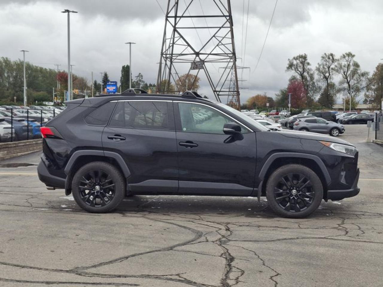 2021 Toyota RAV4 XLE Premium AWD | Leather | Sunroof | Heated Seats + Steering | Radar Cruise | Carplay & More ! Photo