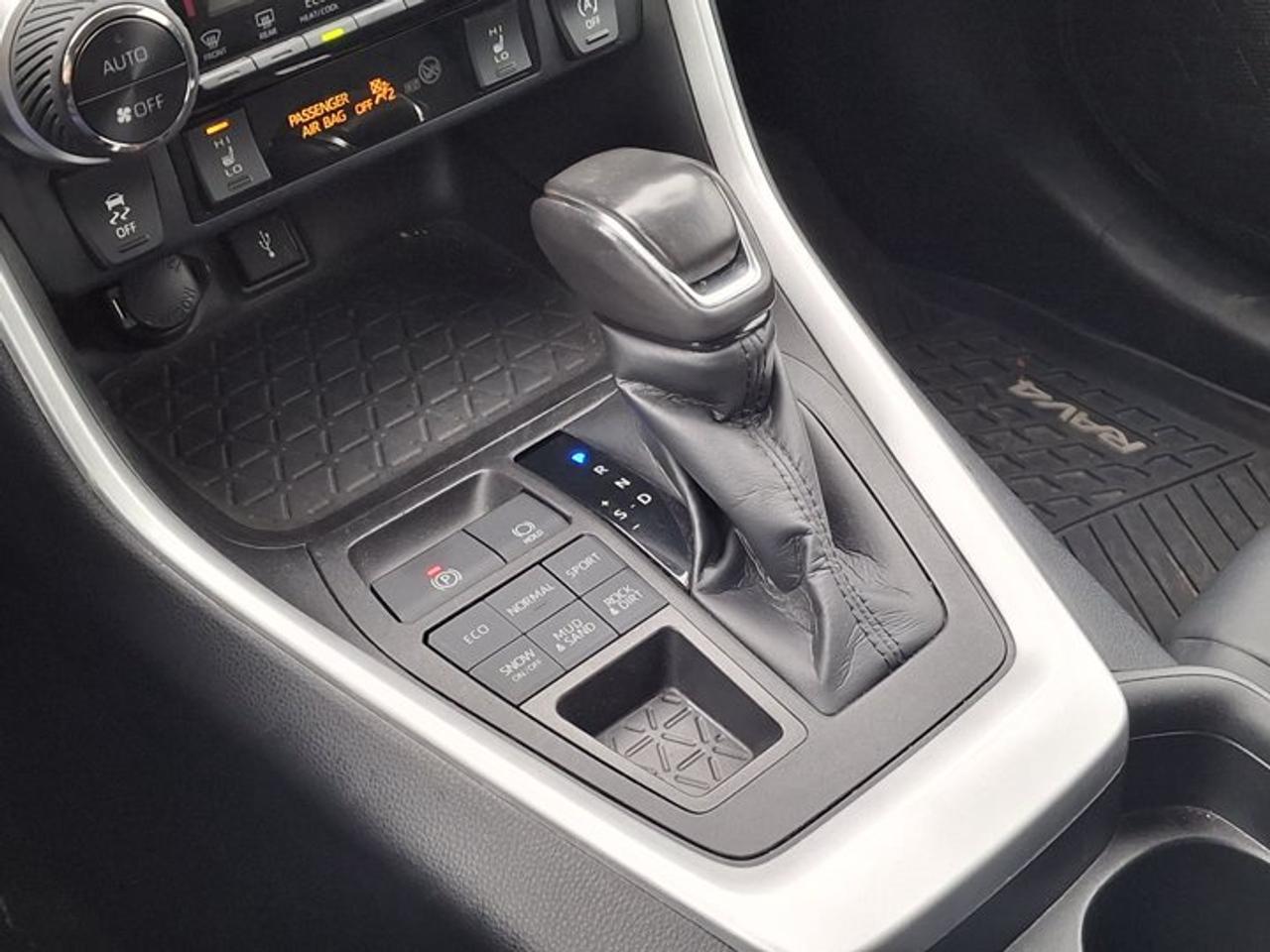 2021 Toyota RAV4 XLE Premium AWD | Leather | Sunroof | Heated Seats + Steering | Radar Cruise | Carplay & More ! Photo