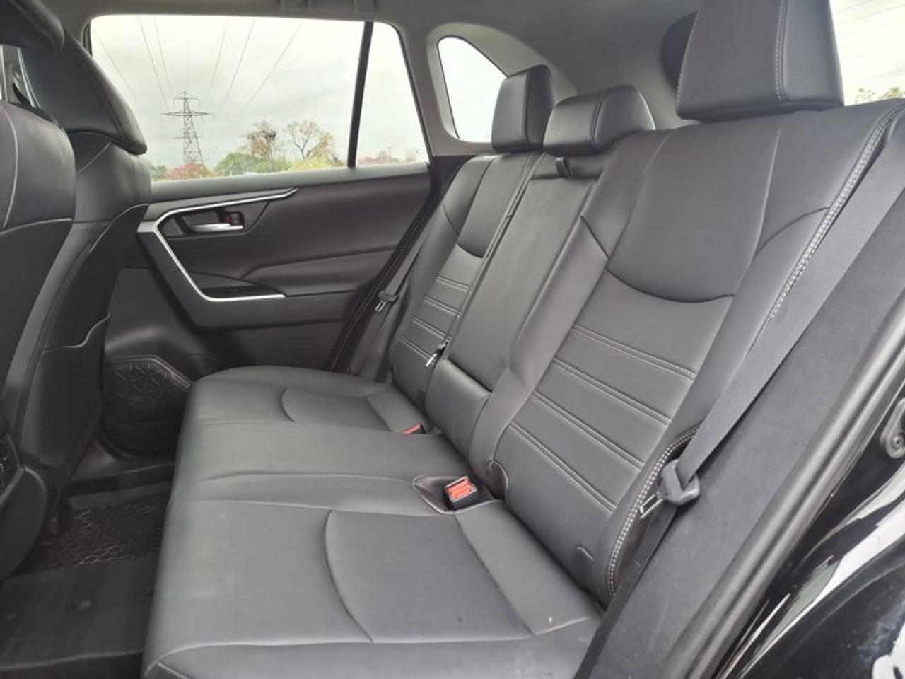 2021 Toyota RAV4 XLE Premium AWD | Leather | Sunroof | Heated Seats + Steering | Radar Cruise | Carplay & More ! Photo
