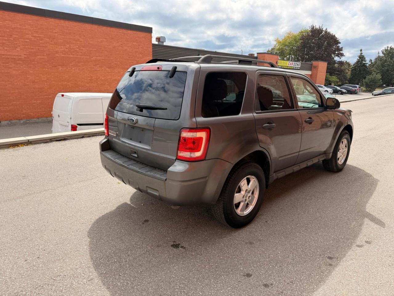2011 Ford Escape FWD 4dr I4 Auto XLT Photo
