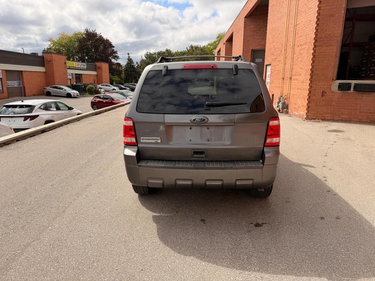 2011 Ford Escape FWD 4dr I4 Auto XLT Photo