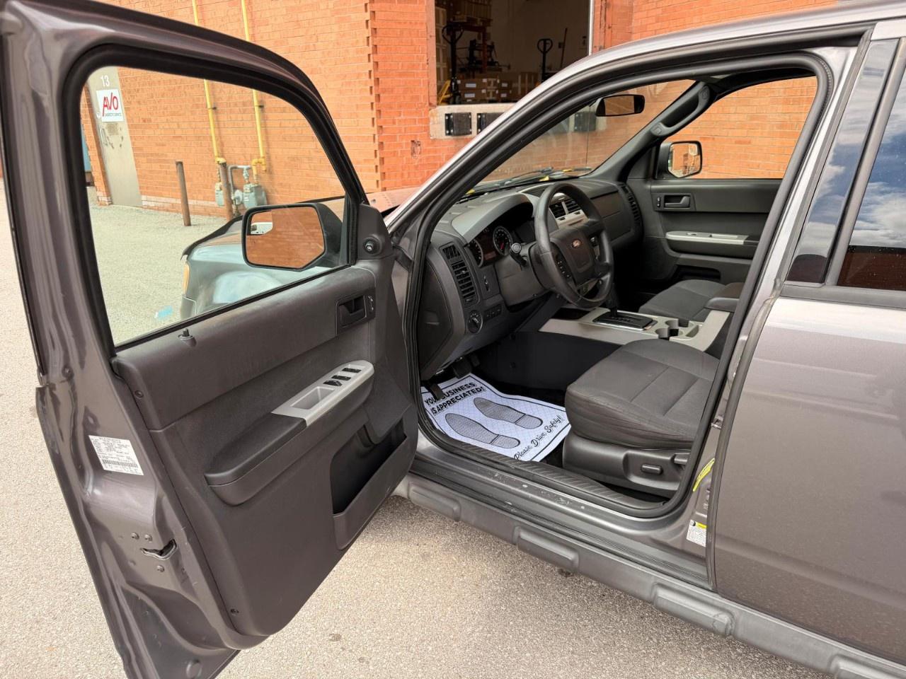 2011 Ford Escape FWD 4dr I4 Auto XLT Photo