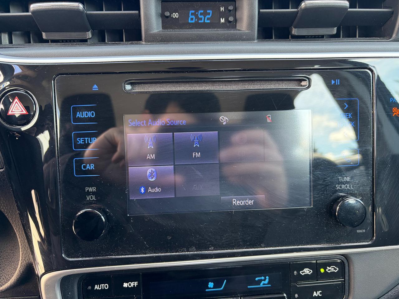 2019 Toyota Corolla LE Photo