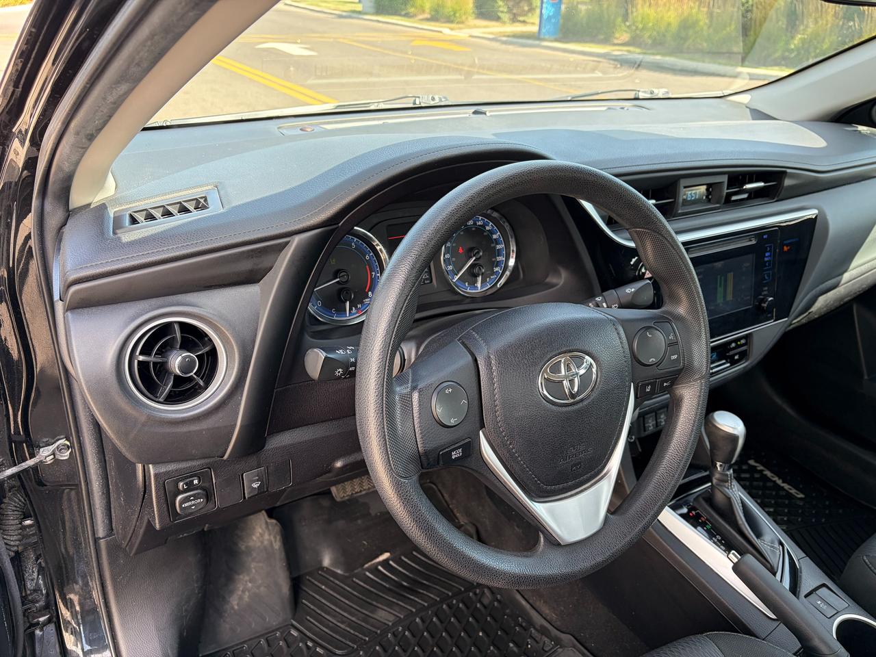 2019 Toyota Corolla LE Photo