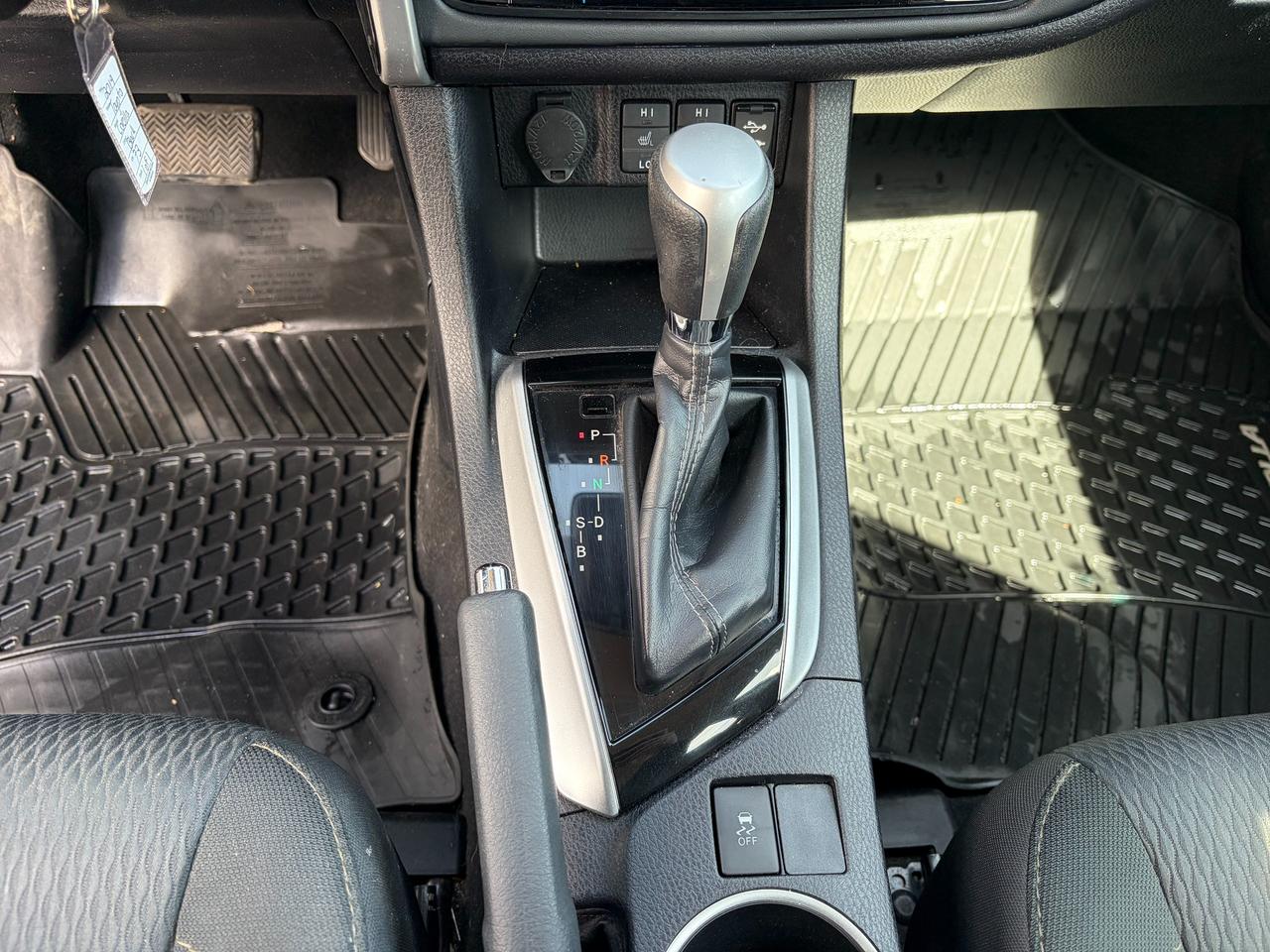 2019 Toyota Corolla LE Photo