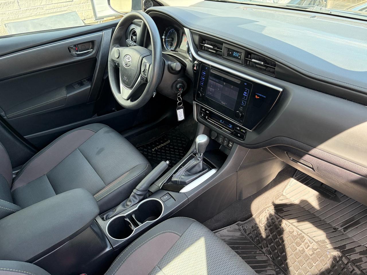 2019 Toyota Corolla LE Photo