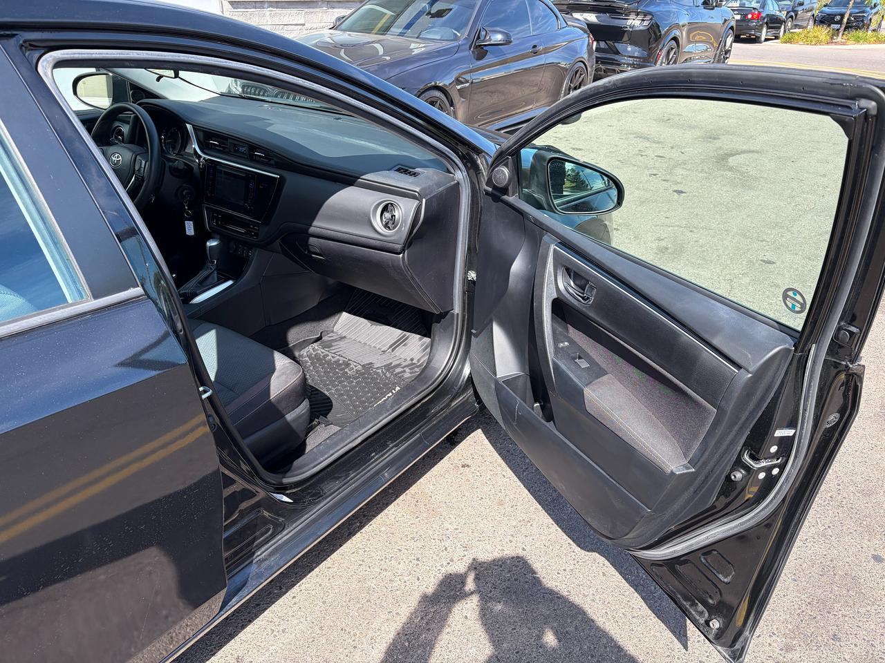 2019 Toyota Corolla LE Photo
