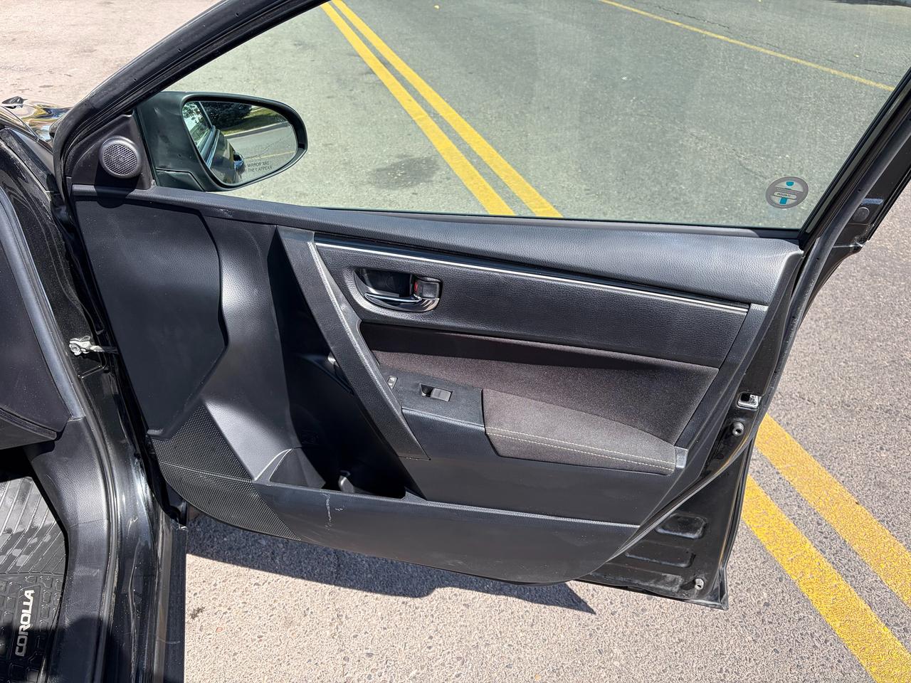 2019 Toyota Corolla LE Photo