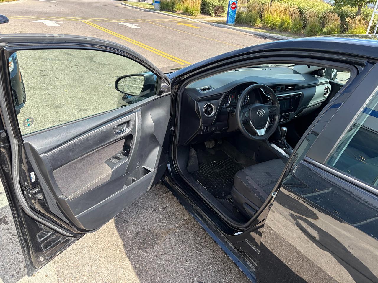 2019 Toyota Corolla LE Photo
