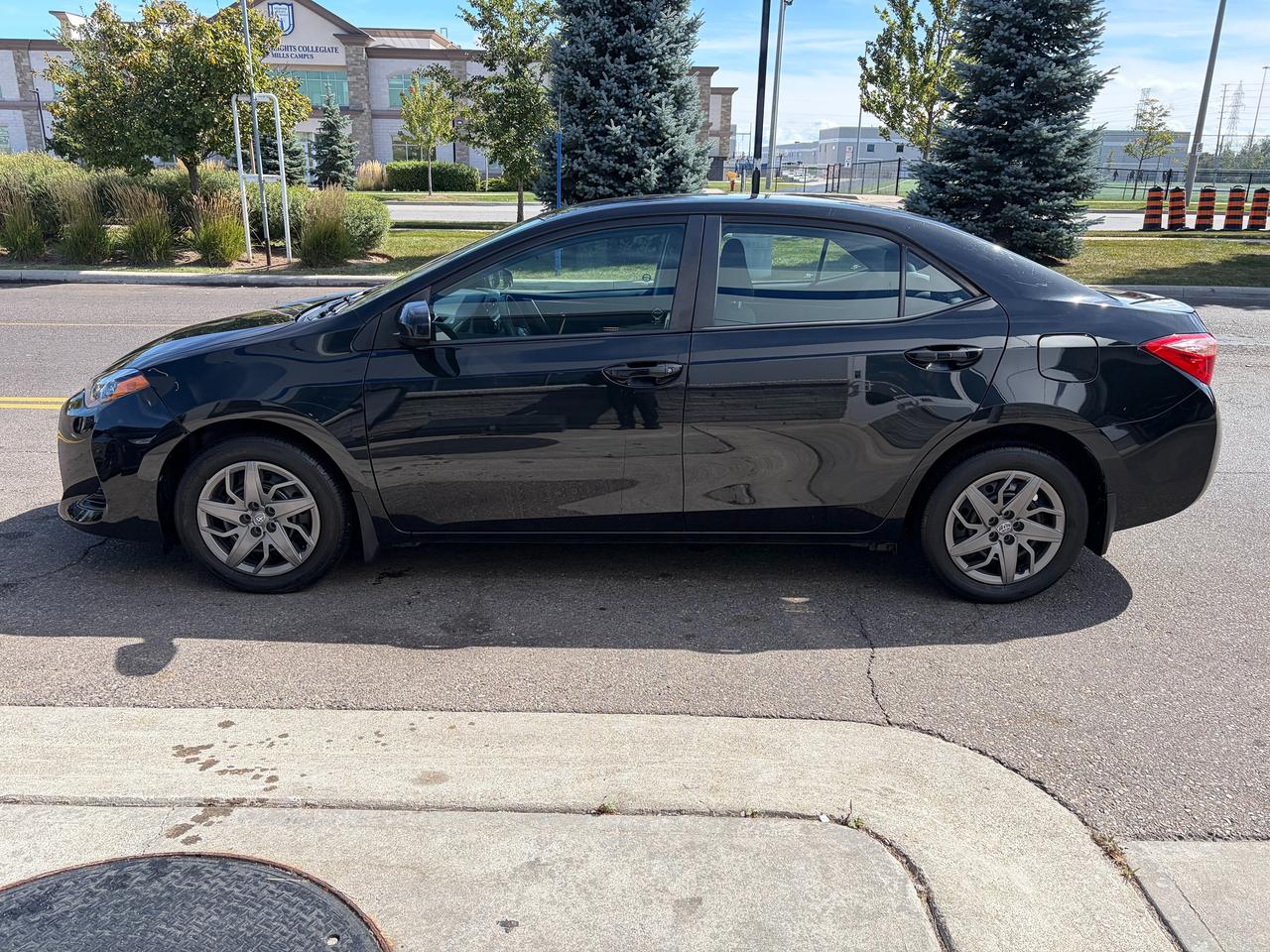 2019 Toyota Corolla LE Photo5